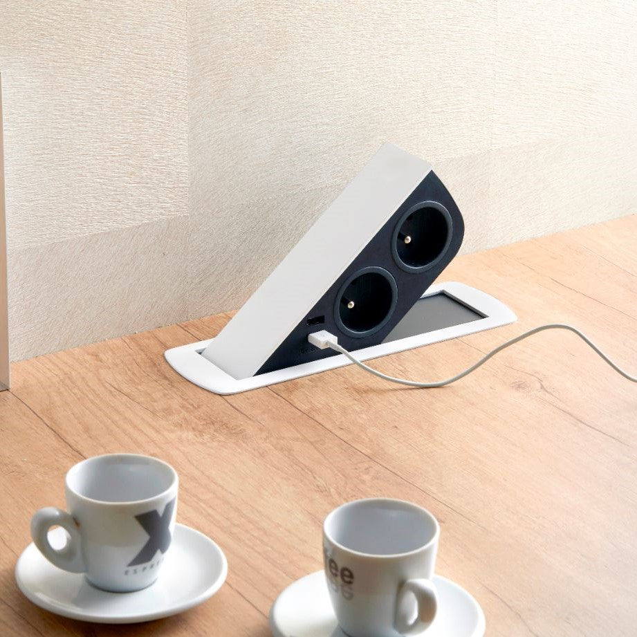 CIZO | 2 STIKK + 2 USB (A+A) | FOR OVERSKAP / BENK | MATT HVIT - bilde 3