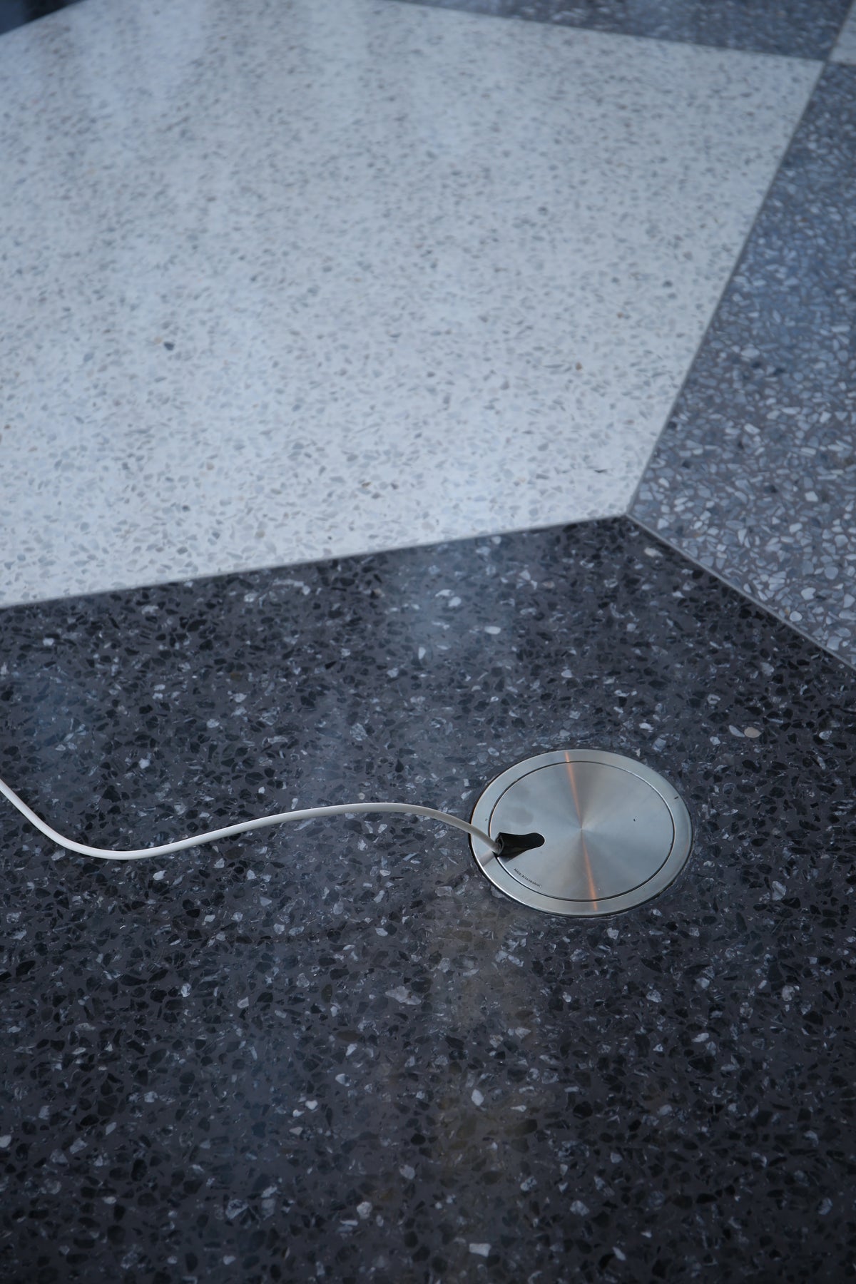 2HOME.NO® - RUND - VIP Copenhagen 150 - 2 stikk + 2 CAT6 - 2,5mm rett kant - Stainless steel - BAASTRUP