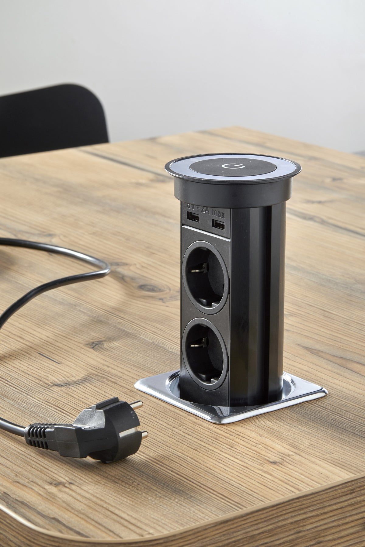 AUTOMATIC | ELEKTRISK EL-SØYLE | 2 STIKK + 2 USB (2A) + QI LADER I LOKK | BRUSHED CHROME - SFL