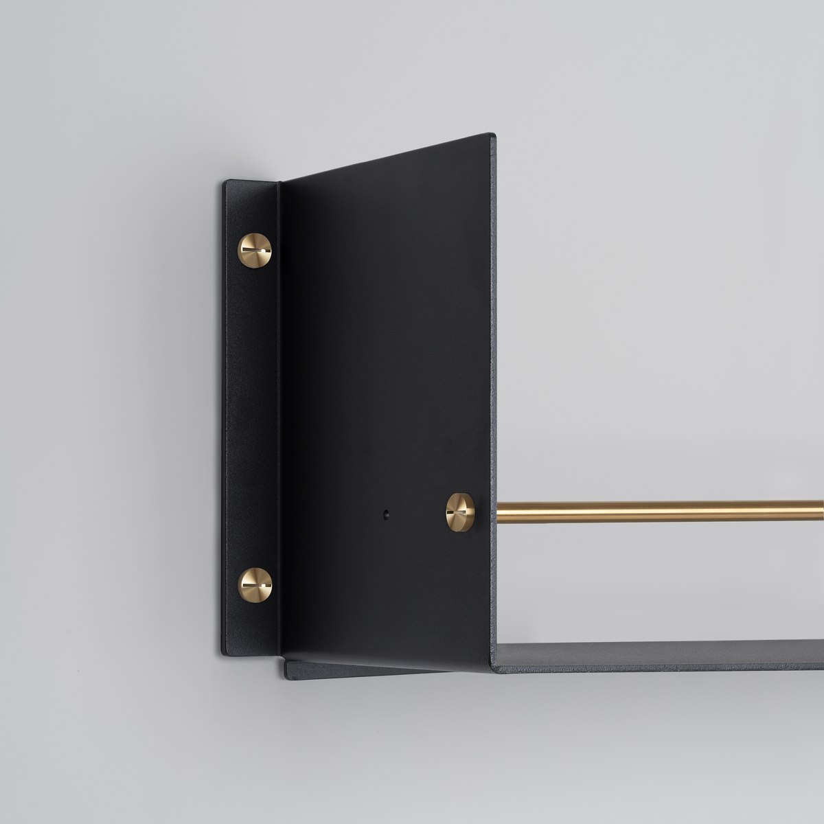 BUSTER + PUNCH® - GIRDER SHELF - HYLLE - 1150 mm x 234 mm - BLACK / BRASS - bilde 4