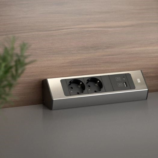 CASIA 2 Short - 2 Stikkontakter + 2 USB (A+C - 22W) - Stainless steel