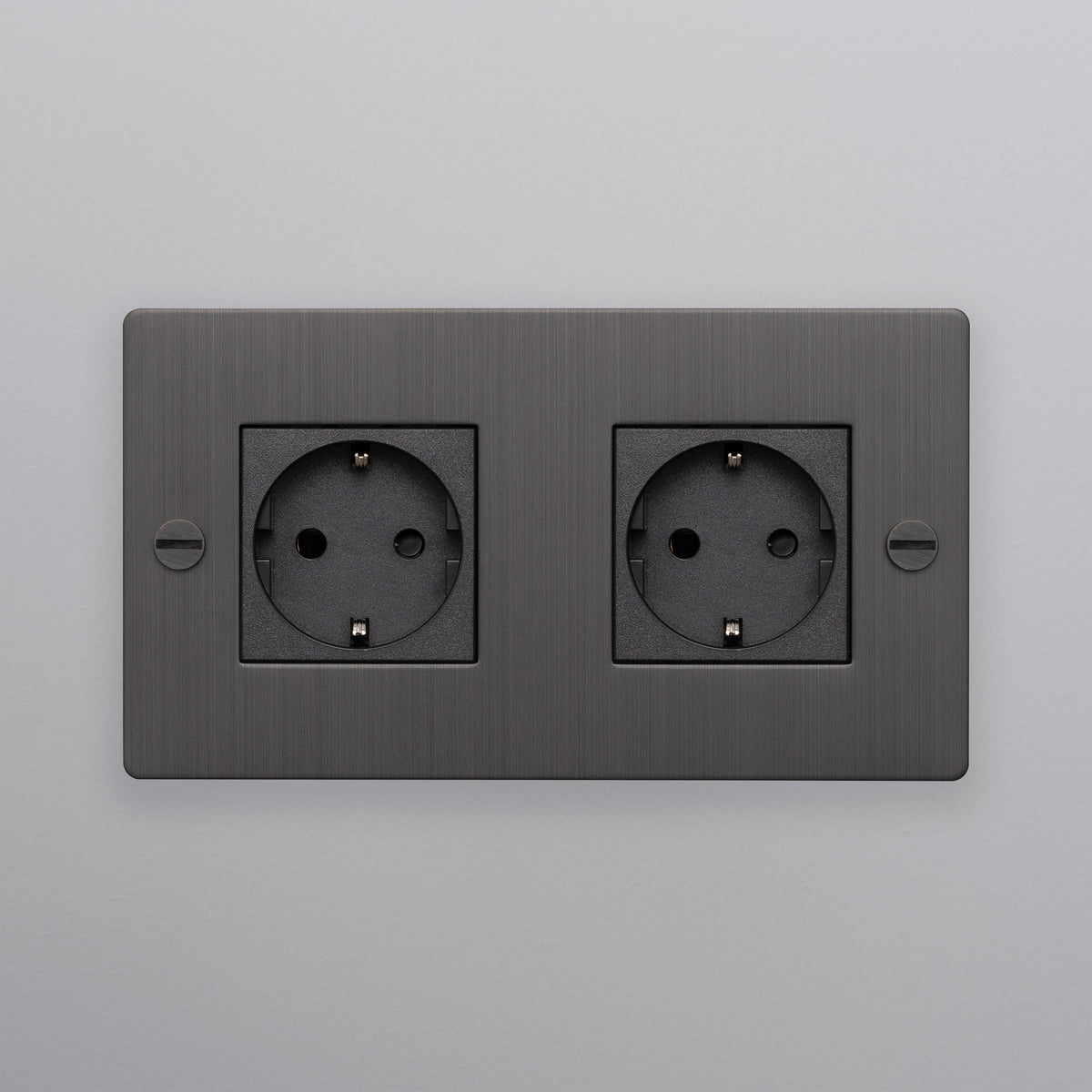BUSTER + PUNCH® EU - 2G SOCKET / SCHUKO - smoked bronze - bilde 2