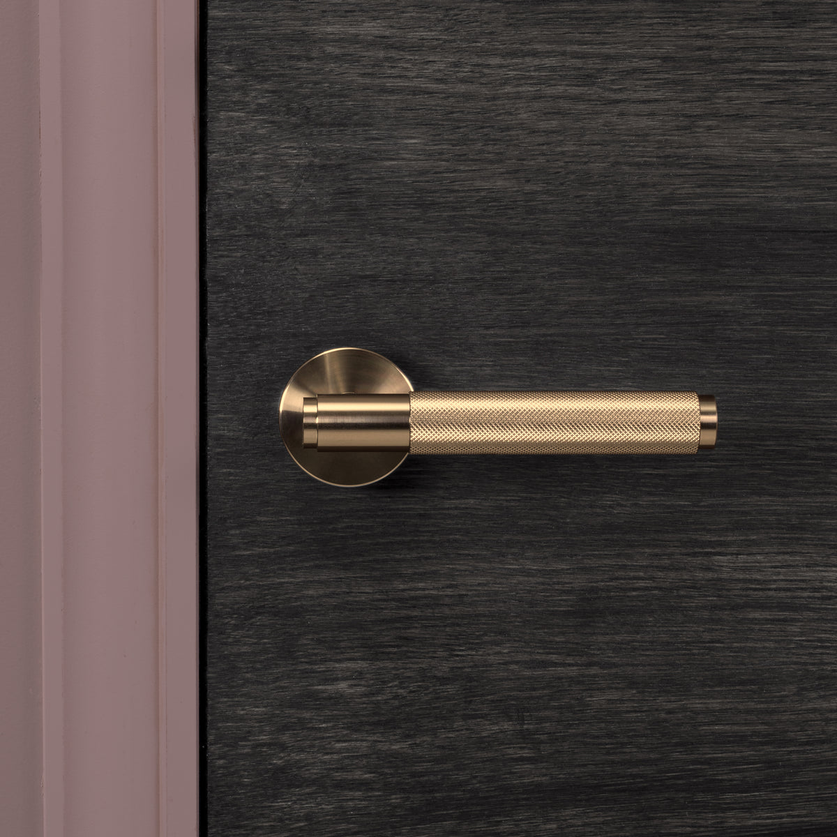 BUSTER + PUNCH® - DOOR HANDLE / SPRUNG / CROSS / 30mm - BRASS - bilde 4