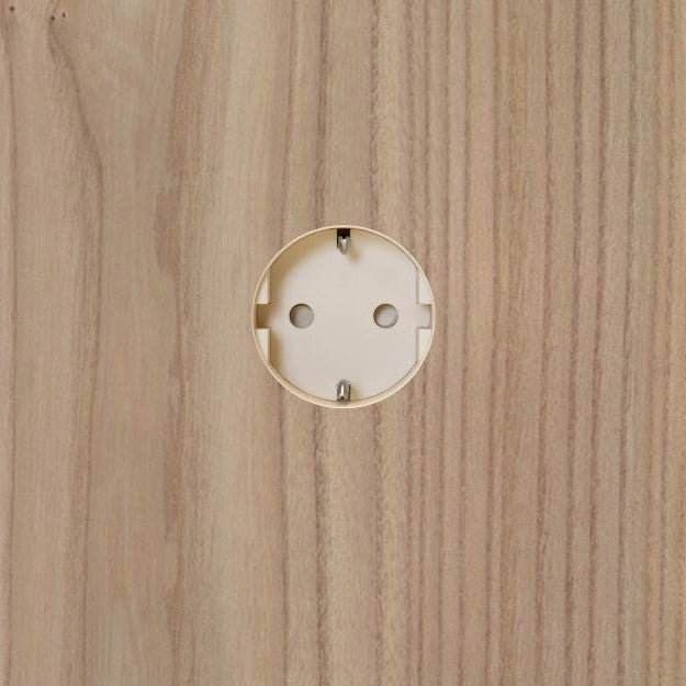 Socket 3.0 - Veggmontert stikkontakt med backfit holder 3.0 - 18-20mm tykkelse vegg holder for Tre, Stein eller finer - Helt flush | 1 STIKK | KREM
